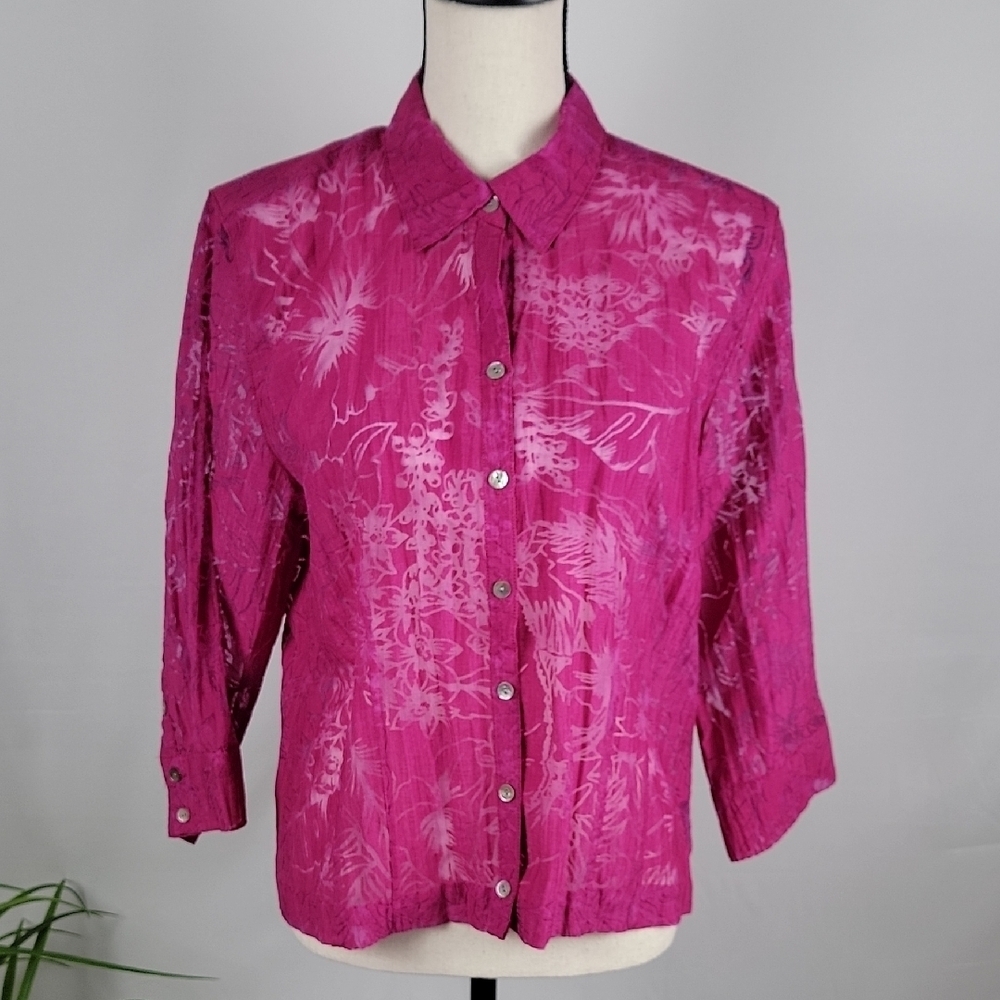 Chicos Size 1 (M/8) Semi-Sheer Fushia Collared 3/4 Sleeves Button Front Blouse